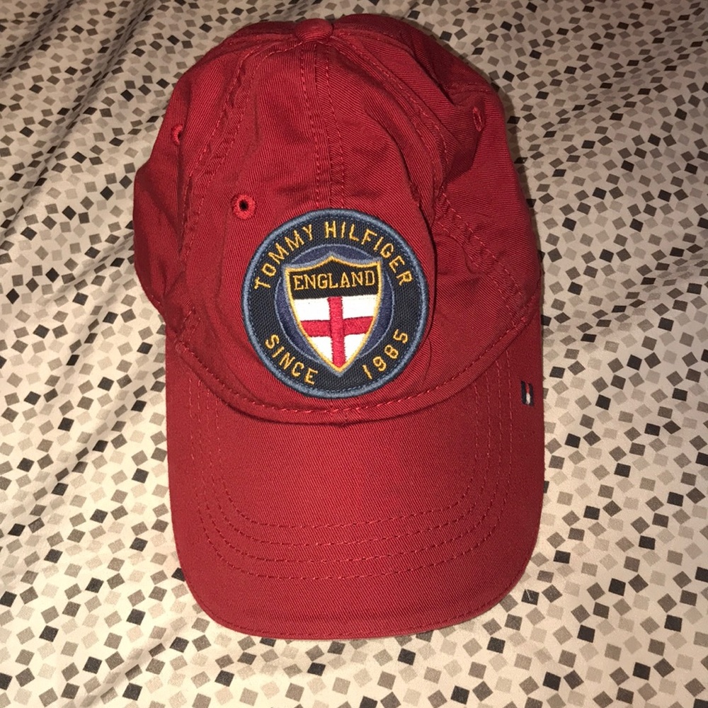 Tommy Hilfiger strap hat